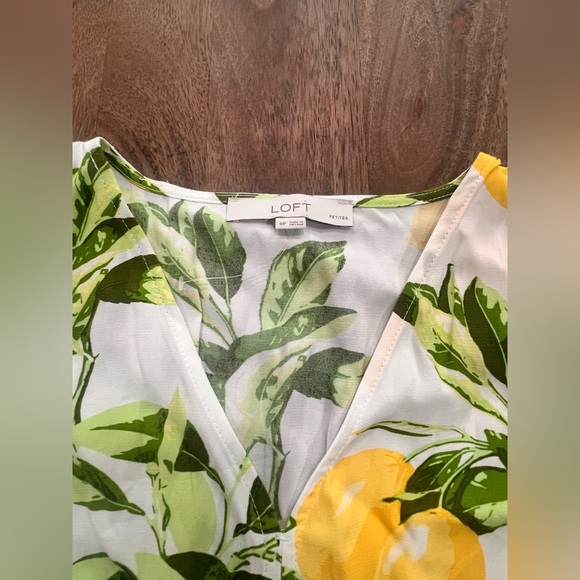 Loft Petite Summer Dress, Flutter V-neck, Pocket Dress, Size 8P - Picture 3 of 6